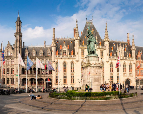Bruges-Castle-square-01